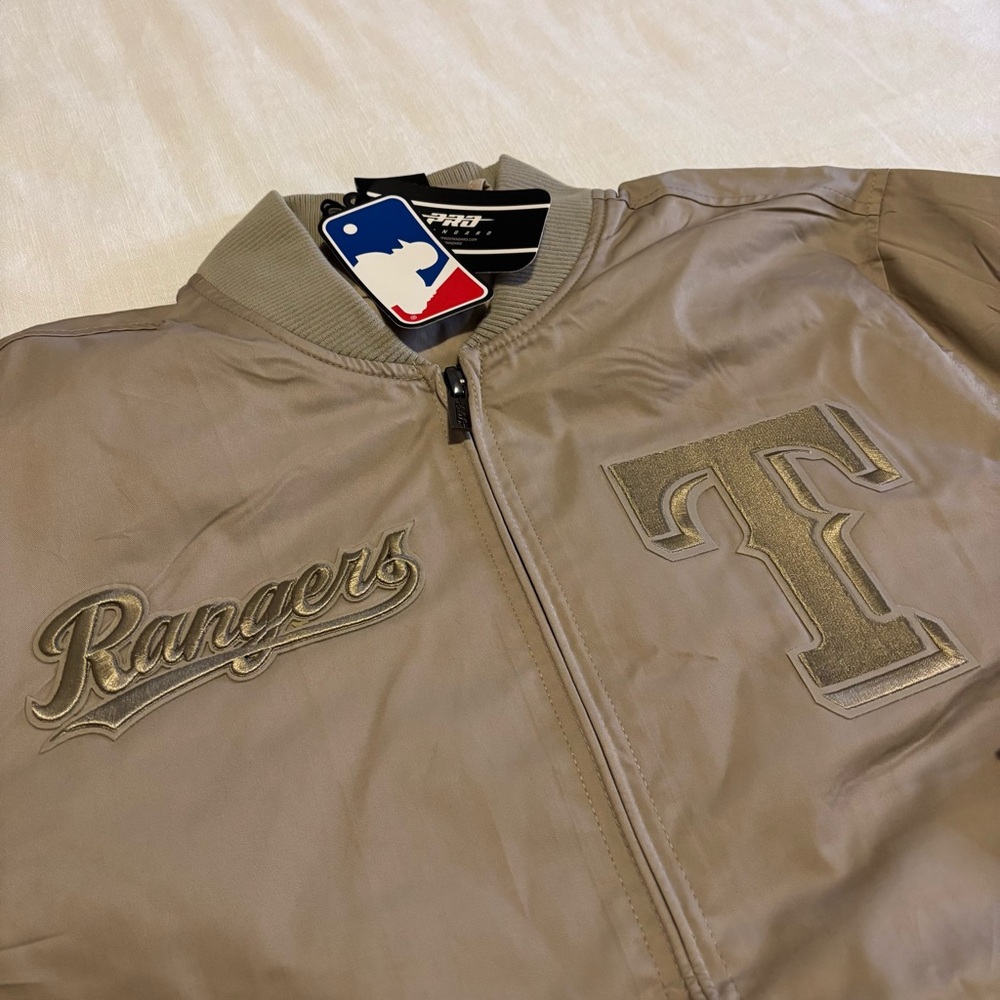 Pro Standard Texas Rangers Neutral Bomber Jacket - Picture 3 of 12
